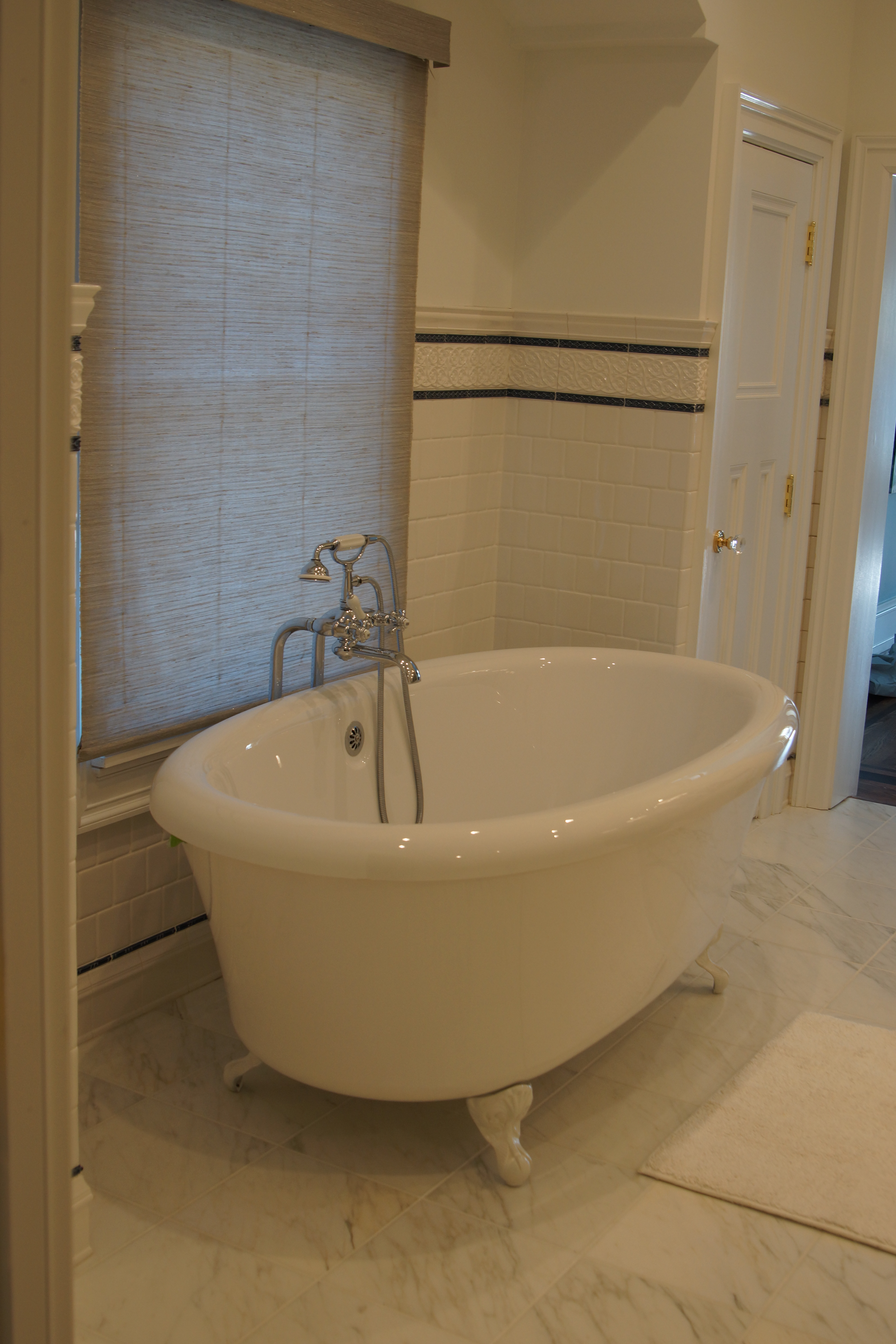 NeCastro Bath 3 Tub Detail